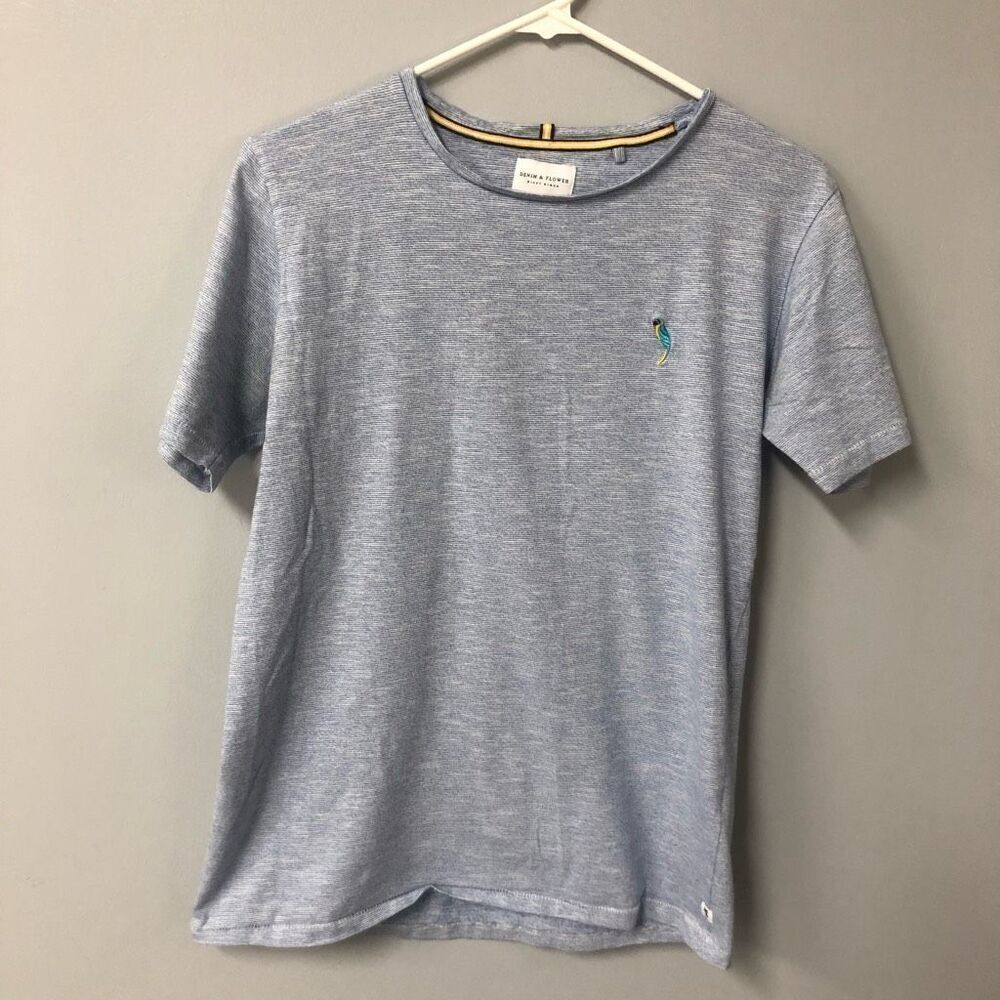 denim & flower ricky singh‎ size small slim fit blue tee parrot